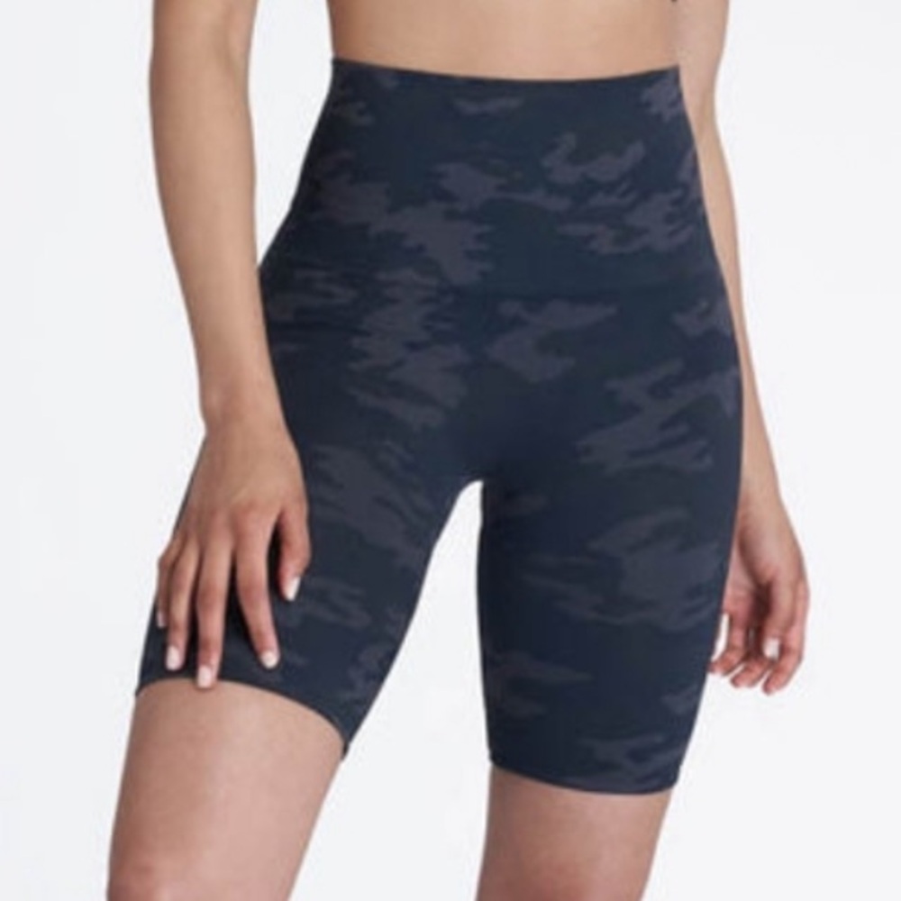 Spanx camo bike shorts M